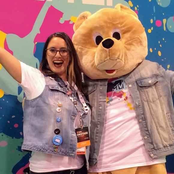 Meet your Posher, Rhiannon - Picture 2 of 16